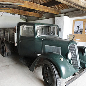 Le vieux camion du meunier, un Citroël U23 de 1953